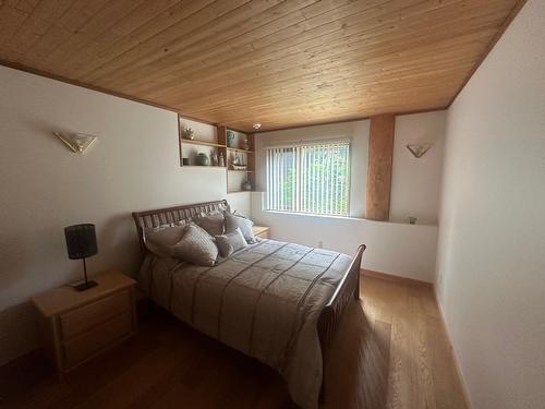 714 Regent Street, Nelson, BC - Indoor Photo Showing Bedroom