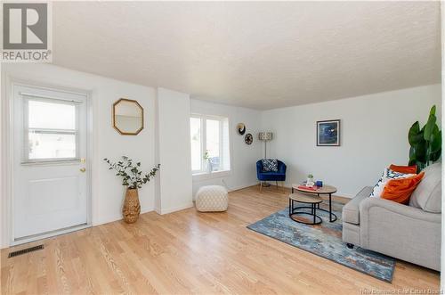 577 Memramcook East Road, Memramcook East, NB - Indoor Photo Showing Living Room