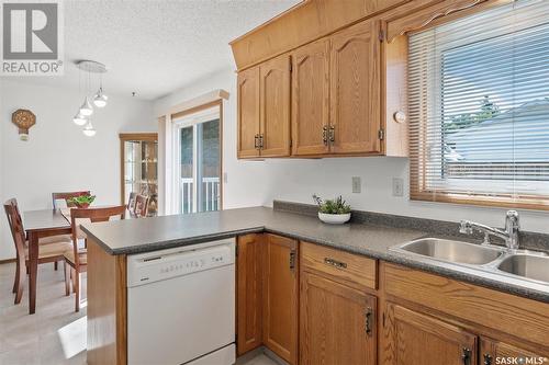 726 Wilkinson Way, Saskatoon, SK - Indoor Photo Showing Kitchen With Double Sink