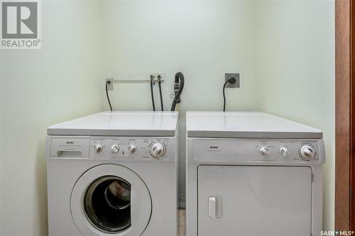 726 Wilkinson Way, Saskatoon, SK - Indoor Photo Showing Laundry Room
