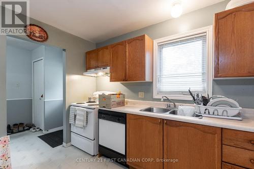 29 - 511 Admiral Drive, London, ON - Indoor Photo Showing Kitchen With Double Sink