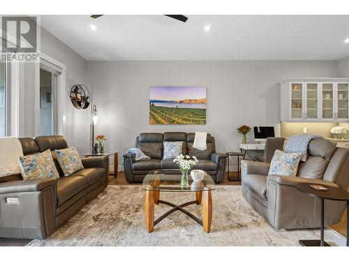 1836 Tower Ranch Boulevard Unit# 27, Kelowna, BC - Indoor Photo Showing Living Room