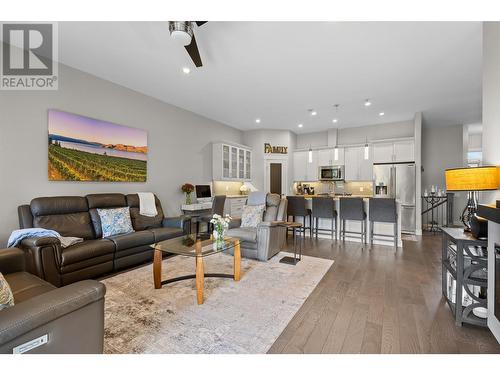 1836 Tower Ranch Boulevard Unit# 27, Kelowna, BC - Indoor Photo Showing Living Room