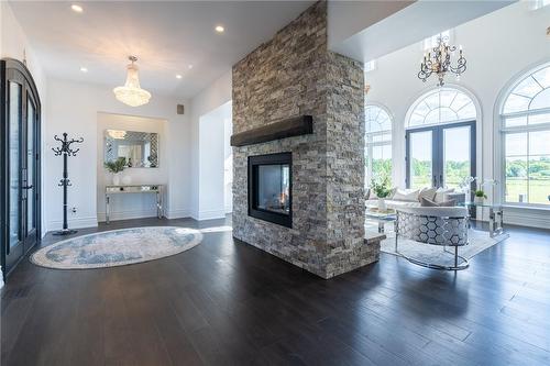 525 Elm Tree Road E, Grimsby, ON - Indoor Photo Showing Living Room With Fireplace