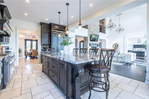 525 Elm Tree Road E, Grimsby, ON - Indoor Photo Showing Kitchen With Upgraded Kitchen