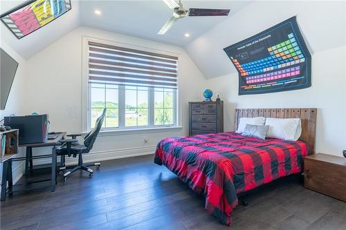 525 Elm Tree Road E, Grimsby, ON - Indoor Photo Showing Bedroom