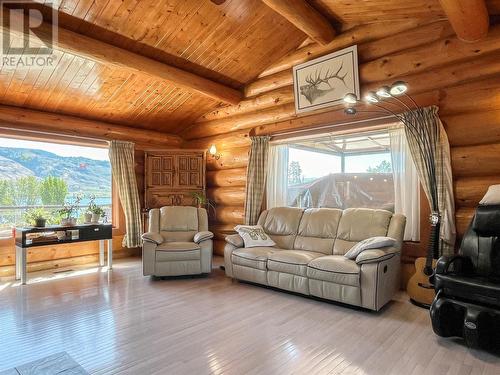 8307 92Nd Avenue, Osoyoos, BC - Indoor Photo Showing Living Room