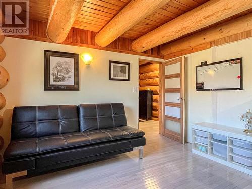 8307 92Nd Avenue, Osoyoos, BC - Indoor Photo Showing Living Room