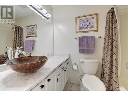 1209 Brookside Avenue Unit# 3, Kelowna, BC - Indoor Photo Showing Bathroom