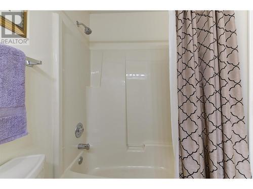 1209 Brookside Avenue Unit# 3, Kelowna, BC - Indoor Photo Showing Bathroom