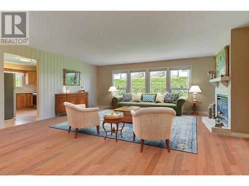 1209 Brookside Avenue Unit# 3, Kelowna, BC - Indoor Photo Showing Living Room With Fireplace