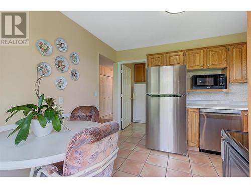 1209 Brookside Avenue Unit# 3, Kelowna, BC - Indoor Photo Showing Kitchen