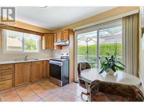 1209 Brookside Avenue Unit# 3, Kelowna, BC - Indoor Photo Showing Kitchen With Double Sink