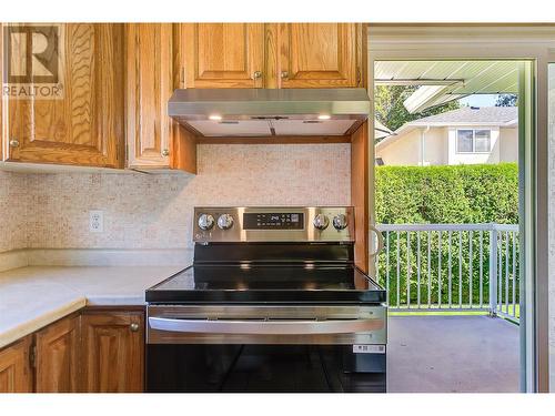 1209 Brookside Avenue Unit# 3, Kelowna, BC - Indoor Photo Showing Kitchen