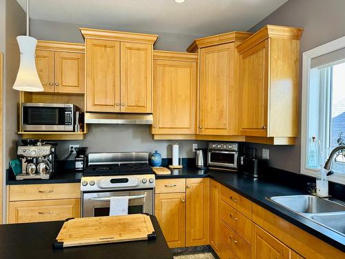 838 309Th Street, Kimberley, BC - Indoor Photo Showing Kitchen