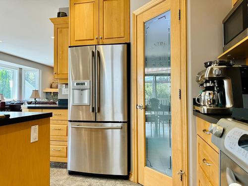 838 309Th Street, Kimberley, BC - Indoor Photo Showing Kitchen