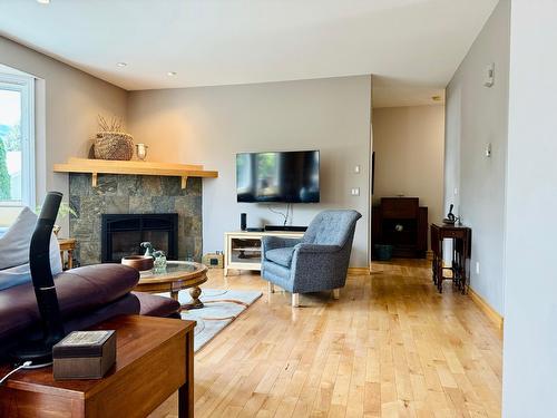 838 309Th Street, Kimberley, BC - Indoor Photo Showing Living Room With Fireplace