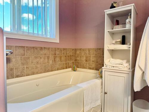 838 309Th Street, Kimberley, BC - Indoor Photo Showing Bathroom