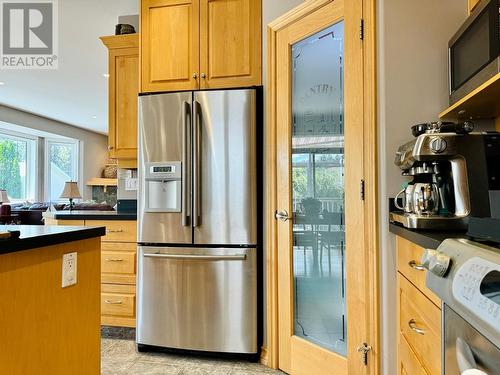 838 309Th Street, Kimberley, BC - Indoor Photo Showing Kitchen