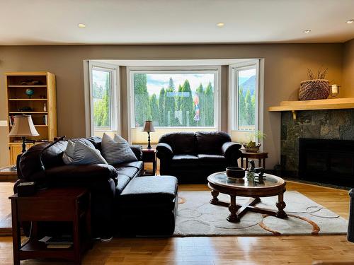 838 309Th Street, Kimberley, BC - Indoor Photo Showing Living Room With Fireplace