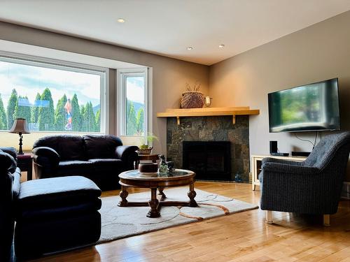 838 309Th Street, Kimberley, BC - Indoor Photo Showing Living Room With Fireplace