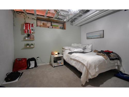 523 20Th Avenue S, Cranbrook, BC - Indoor Photo Showing Bedroom