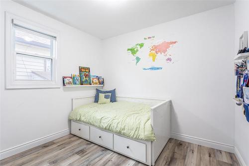 107 Ivon Avenue, Hamilton, ON - Indoor Photo Showing Bedroom