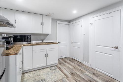 107 Ivon Avenue, Hamilton, ON - Indoor Photo Showing Kitchen