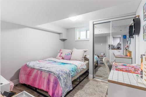 107 Ivon Avenue, Hamilton, ON - Indoor Photo Showing Bedroom