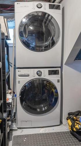 107 Ivon Avenue, Hamilton, ON - Indoor Photo Showing Laundry Room