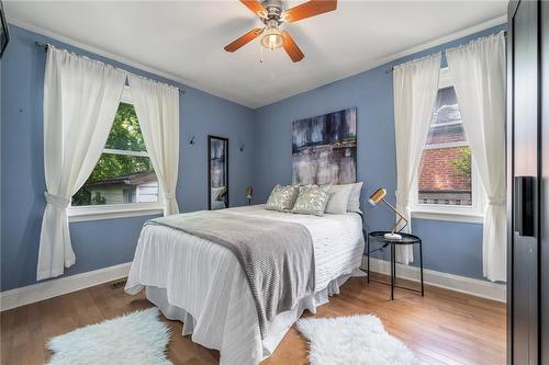 126 Queensdale Avenue, Hamilton, ON - Indoor Photo Showing Bedroom