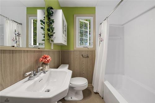 126 Queensdale Avenue, Hamilton, ON - Indoor Photo Showing Bathroom