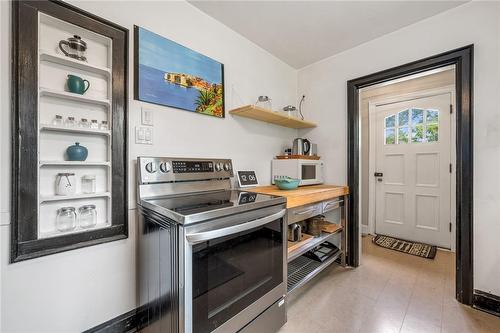 126 Queensdale Avenue, Hamilton, ON - Indoor Photo Showing Kitchen