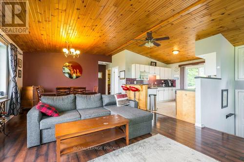 105 Bate Road, Quinte West, ON - Indoor Photo Showing Living Room