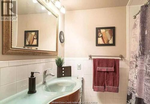 5125 Riverside Drive Unit# 504, Windsor, ON - Indoor Photo Showing Bathroom