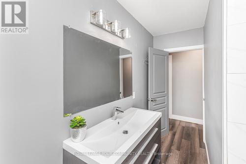70 Golden Boulevard, Welland, ON - Indoor Photo Showing Bathroom
