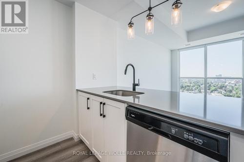 2310 - 108 Garment Street, Kitchener, ON - Indoor Photo Showing Kitchen