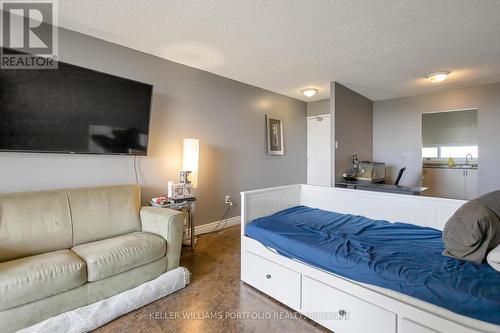 707 - 4673 Jane Street, Toronto, ON - Indoor Photo Showing Living Room