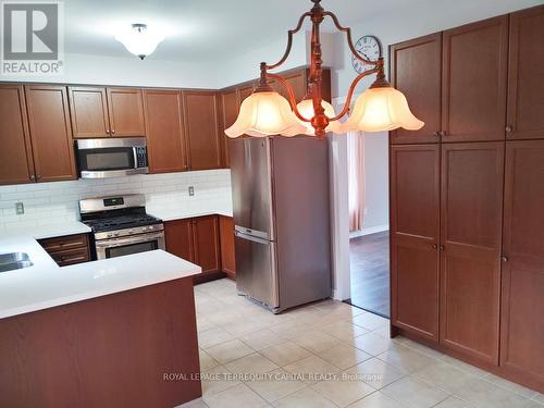 184 Patterson Road, Barrie, ON - Indoor Photo Showing Kitchen With Double Sink