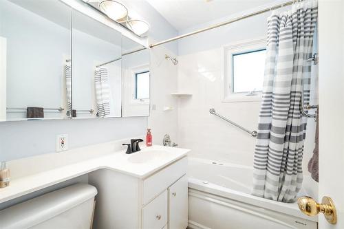 41 Turner Avenue, Winnipeg, MB - Indoor Photo Showing Bathroom