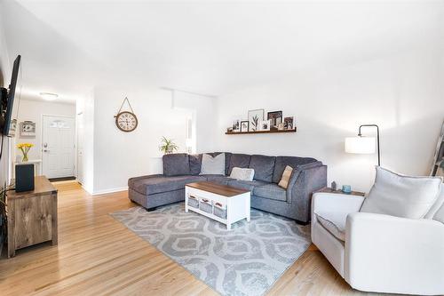 41 Turner Avenue, Winnipeg, MB - Indoor Photo Showing Living Room