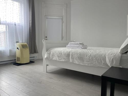 Chambre Ã Â coucher - 3897  - 3899 Rue De Verdun, Montréal (Verdun/Île-Des-Soeurs), QC - Indoor Photo Showing Bedroom