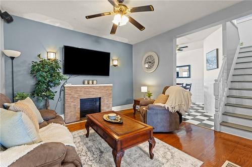 1234 Cannon Street E, Hamilton, ON - Indoor Photo Showing Living Room