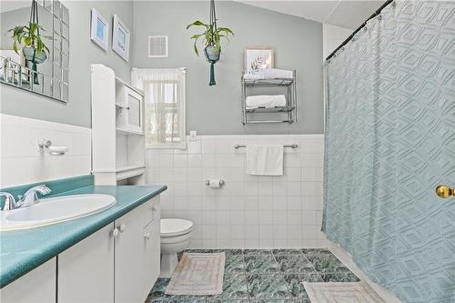 1234 Cannon Street E, Hamilton, ON - Indoor Photo Showing Bathroom