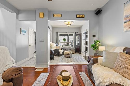 1234 Cannon Street E, Hamilton, ON - Indoor Photo Showing Living Room