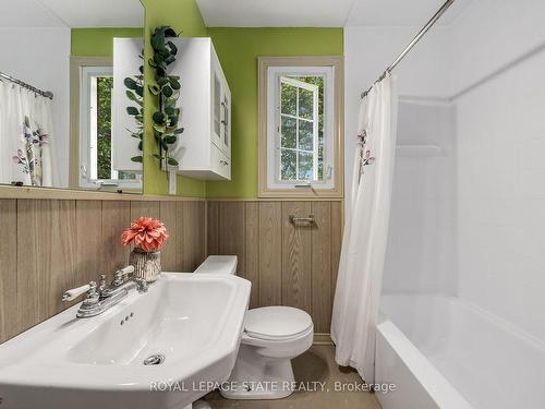 126 Queensdale Ave E, Hamilton, ON - Indoor Photo Showing Bathroom