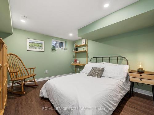 126 Queensdale Ave E, Hamilton, ON - Indoor Photo Showing Bedroom