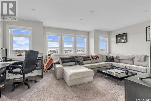 810 Kensington Boulevard, Saskatoon, SK - Indoor Photo Showing Living Room