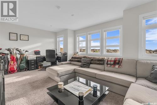 810 Kensington Boulevard, Saskatoon, SK - Indoor Photo Showing Living Room