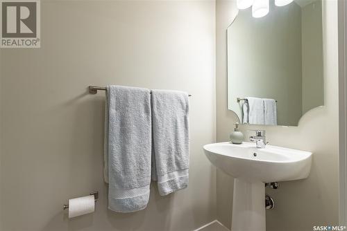 810 Kensington Boulevard, Saskatoon, SK - Indoor Photo Showing Bathroom